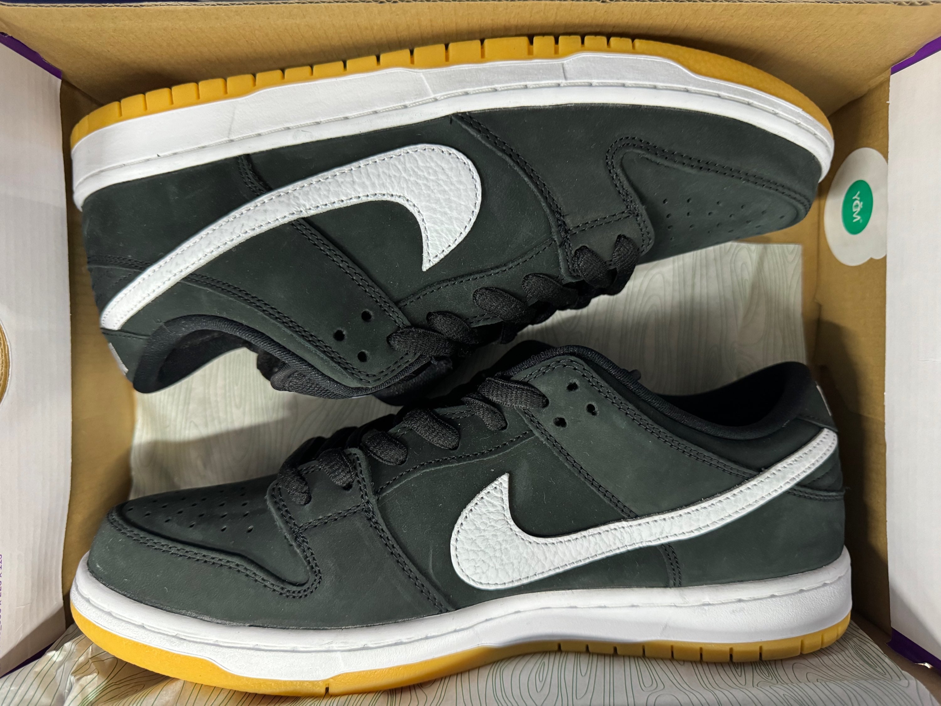 cd2563 - nike sb dunk low pro image 0